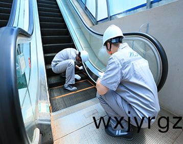 測(ce)量(liang)梯(ti)級(ji)與圍(wei)裠闆(ban)的間(jian)隙